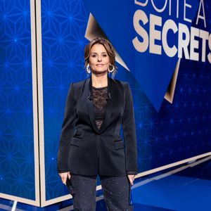 Faustine Bollaert lors de l'enregistrement de l'émission "La Boîte à secrets", présentée par Faustine Bollaert et diffusée le 17 octobre sur France 3, dans les studios du Lendit à Saint-Denis, France, le 23 septembre 2025. © Cyril Moreau/Bestimage