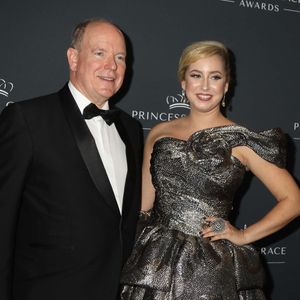 Sur Instagram, elle a partagé deux photos où elle rayonne dans une tenue noire épurée. 

23 octobre 2024, New York, États-Unis : le prince Albert II de Monaco et sa fille, l’actrice et chanteuse Jazmin Grace Grimaldi, lors du gala du 40e anniversaire des Princess Grace Awards, qui s’est tenu à l’hôtel Pierre. (Crédit photo : © Nancy Kaszerman/ZUMA Press Wire)