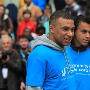 Kylian Mbappé a rechargé les batteries à Dubaï avant une année 2025 où il sera très attendu

Kylian Mbappé et son frère Ethan lors de la journée évasion de l'association Premiers de cordée au Stade de France le 12 avril 2023.

© Jonathan Rebboah / Panoramic / Bestimage