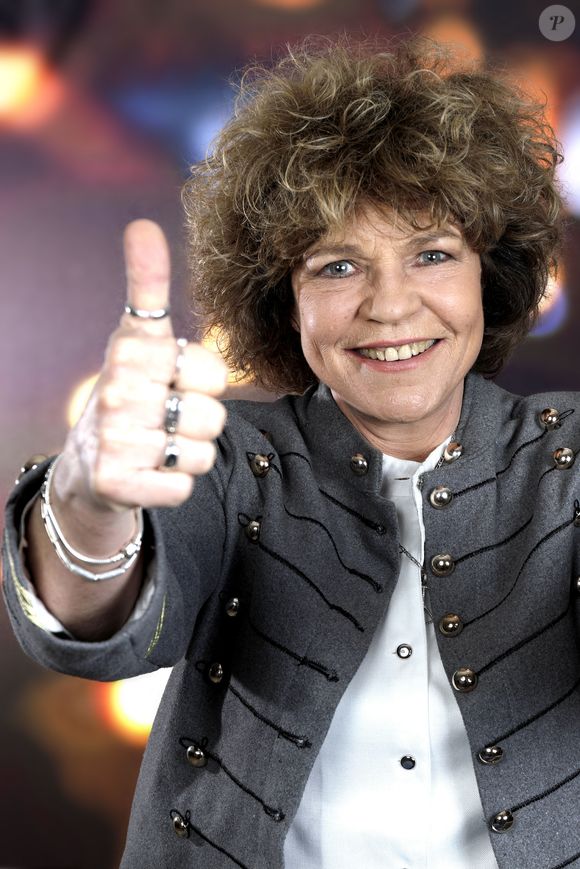 Un hit inoubliable, dont elle aimerait toutefois se détacher un peu plus aujourd'hui, comme elle l'a expliqué ce vendredi 7 mars à "Télé-Loisirs"

Portrait de Sabine Paturel lors de l'enregistrement de l'émission "Chez Jordan de Luxe" à Paris. Le 4 décembre 2023 © Cédric Perrin / Bestimage