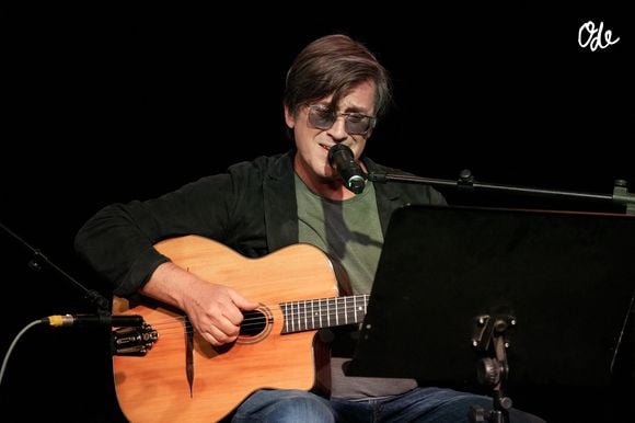 Thomas Dutronc lors de la 10ème édition du Festiv’Allais au théâtre de Passy à Paris le 12 octobre 2026. © Anne-Sophie Guebey / Bestimage