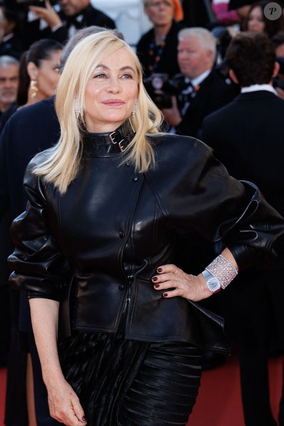 Sa mère, Emmanuelle Béart, était également présente à la projection

Emmanuelle Béart - Montée des marches du film " Garance " lors du 79ème Festival International du Film de Cannes, le 17 mai 2026. © Jacovides-Moreau / Bestimage