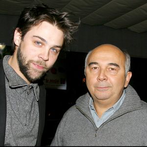 La femme d’Arthur Jugnot, et belle-fille de Gérard Jugnot, partage de nouvelles photos de son mariage

Exclusif - Gérard Jugnot et son fils Arthur Jugnot à Neuilly-sur-Seine. DOMINIQUE JACOVIDES / BESTIMAGE