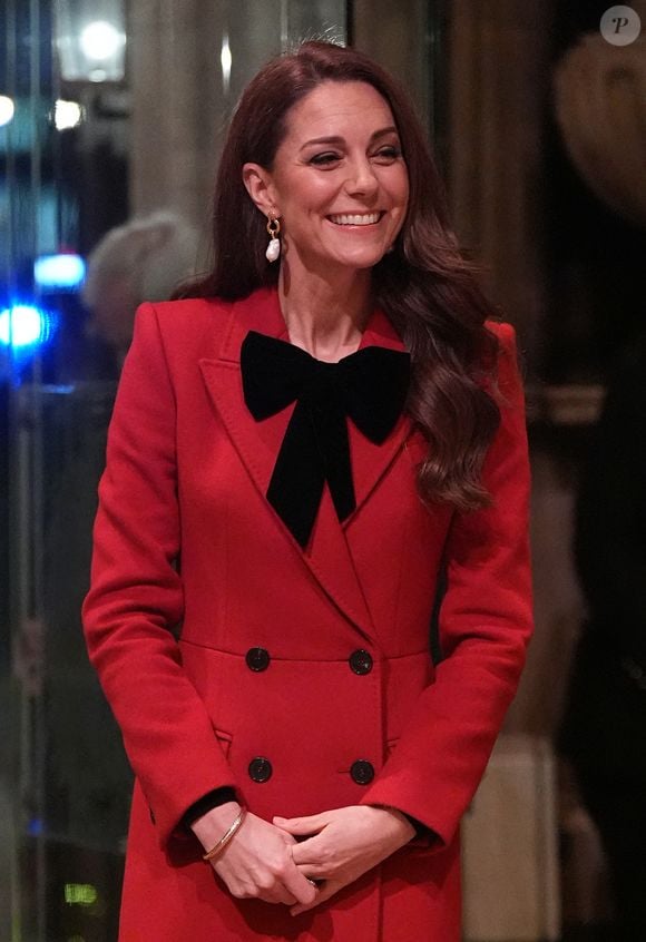 La princesse Kate, qui s'est occupée de tous les aspects de ce concert de Noël, est arrivée seule à 16 heures pour visiter l'abbaye !

La famille royale d'Angleterre assiste à la messe "Together At Christmas Carol" à l'abbaye de Westminster à Londres, Royaume-Uni