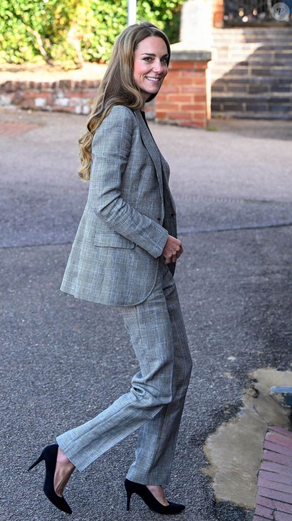 La Princesse de Galles, Kate Middleton, en visite à Marina Mill à Cuxton dans le Kent, une entreprise familiale britannique spécialisée dans la conception à la main et la sérigraphie de tissus d'ameublement, septembre 2025 @Backgrid UK/ Bestimage