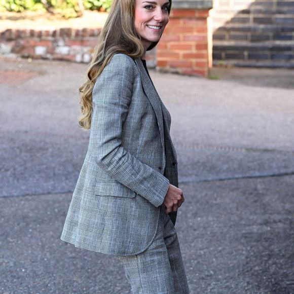 La Princesse de Galles, Kate Middleton, en visite à Marina Mill à Cuxton dans le Kent, une entreprise familiale britannique spécialisée dans la conception à la main et la sérigraphie de tissus d'ameublement, septembre 2025 @Backgrid UK/ Bestimage