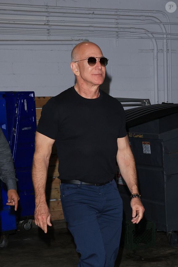 Jeff Bezos au restaurant Marea de Beverly Hills. Photo par Backgrid UK/ Bestimage