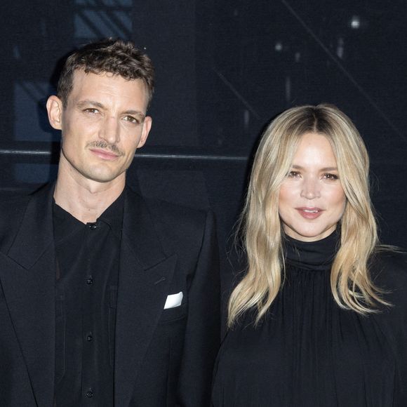 Loin des intérieurs haussmanniens classiques, Virginie Efira et Niels Schneider ont posé leurs valises dans un appartement qui ne ressemble à aucun autre...

Niels Schneider et sa compagne Virginie Efira - Photocall du défilé Saint Laurent Womenswear Printemps/été dans le cadre de la Fashion week de Paris. © Olivier Borde/Bestimage