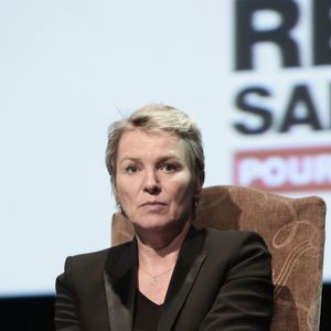 Elise Lucet - People au débat "Les combats du journalisme", organisé par Reporters sans Frontières, à l'occasion de la Journée mondiale de la Liberté de la Presse au Théâtre du Rond-Point à Paris. Le 2 mai 2016
© Stéphane Lemouton / Bestimage