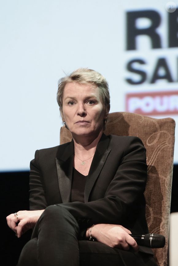 Elise Lucet - People au débat "Les combats du journalisme", organisé par Reporters sans Frontières, à l'occasion de la Journée mondiale de la Liberté de la Presse au Théâtre du Rond-Point à Paris. Le 2 mai 2016
© Stéphane Lemouton / Bestimage