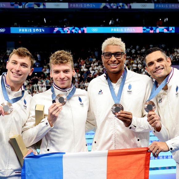 Les français Léon Marchand, Yohann Ndoye-Brouard, Maxime Grousset et Florent Manaudou remportent la médaille de bronze sur le 4X100 m 4 nages des Jeux Olympiques de Paris 2024 (JO), à Paris, France, le 4 Aout 2024.
© Jacovides-Perusseau/Bestimage