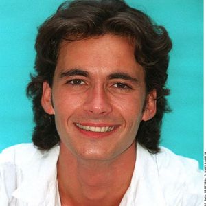 À l’époque, Olivier Minne ne voit plus vraiment d’avenir pour lui à Paris. Il décide alors de partir à Los Angeles

Archives : Olivier Minne à Saint Tropez Portrait 1996. © AGENCE / BESTIMAGE