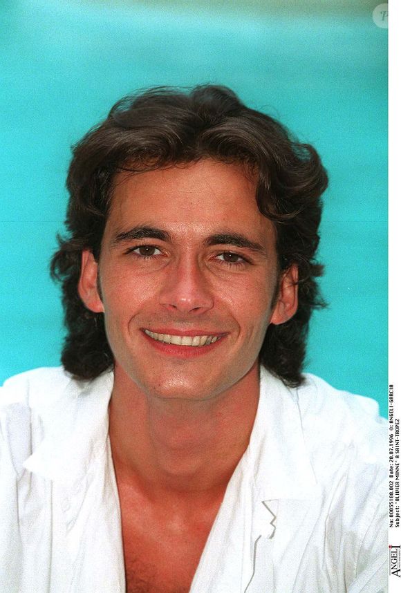 À l’époque, Olivier Minne ne voit plus vraiment d’avenir pour lui à Paris. Il décide alors de partir à Los Angeles

Archives : Olivier Minne à Saint Tropez Portrait 1996. © AGENCE / BESTIMAGE