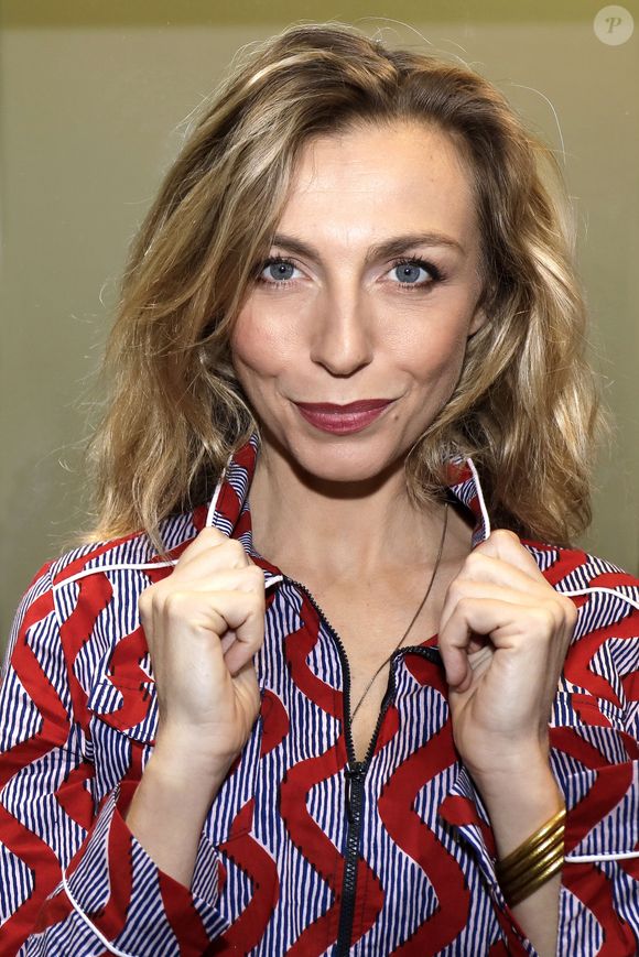 Concernant l'avenir de leurs personnages, elle confie : "Les trajectoires vont s'inverser. Philippe va se casser la figure et Camille va devenir une Gwyneth Paltrow à la française".

Exclusif - Rendez-vous photo avec Amélie Etasse à Paris le 11 mars 2020.

© Cedric Perrin / Bestimage