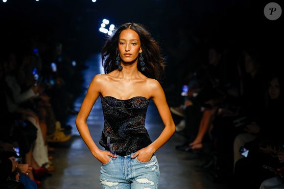 Défilé Isabel Marant Collection Femme Prêt-à-Porter Automne/Hiver 2026-2027 lors de la Fashion Week de Paris (PFW), à Paris, France, le 5 mars 2026. Agence / Bestimage