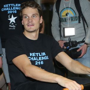 Yannick Agnel - Soirée caritative "Kettler Challenge 2016" en faveur de l’association "l’Etoile de Martin" au stade Jean Bouin à Paris le 21 novembre 2016.© CVS/Bestimage