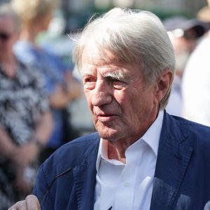 Bernard Kouchner assistant aux funérailles de Philippe Labro à l'église Saint Germain des Prés à Paris, France, le 13 juin 2025. Philippe Labro, journaliste, auteur, réalisateur et compositeur prolifique, est décédé à l'âge de 88 ans des suites d'un cancer le 4 juin. Photo by Nasser Berzane/ABACAPRESS.COM