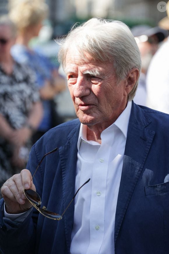 Bernard Kouchner assistant aux funérailles de Philippe Labro à l'église Saint Germain des Prés à Paris, France, le 13 juin 2025. Philippe Labro, journaliste, auteur, réalisateur et compositeur prolifique, est décédé à l'âge de 88 ans des suites d'un cancer le 4 juin. Photo by Nasser Berzane/ABACAPRESS.COM