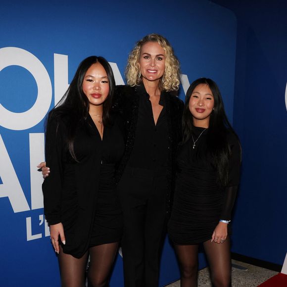 Laeticia Hallyday s'est récemment rendue sur la tombe de Johnny Hallyday 

Laeticia Hallyday et ses filles Joy et Jade - Photocall du vernissage de l'exposition "Johnny Hallyday, l'exposition" au Palais des Expositions à Paris.
© Dominique Jacovides / Bestimage