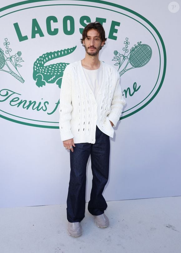 Pierre Niney au photocall du défilé Lacoste Collection Femme Prêt-à-Porter Printemps/Eté 2026 lors de la Fashion Week de Paris (PFW), au Lycée Carnot, à Paris, France, le 5 octobre 2025. © Sam Delpech/Bestimage