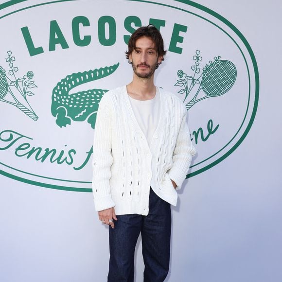 Pierre Niney au photocall du défilé Lacoste Collection Femme Prêt-à-Porter Printemps/Eté 2026 lors de la Fashion Week de Paris (PFW), au Lycée Carnot, à Paris, France, le 5 octobre 2025. © Sam Delpech/Bestimage