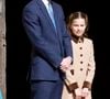 À ses côtés, le prince William et ses fils restaient fidèles au protocole dans des costumes bleu marine impeccables.

Le prince William, prince de Galles, et sa fille la princesse Charlotte de Galles - Les membres de la famille royale britannique assistent à l'office de Pâques à la chapelle Saint-Georges du château de Windsor, Royaume Uni, le 5 avril 2026. © GoffPhotos/Bestimage