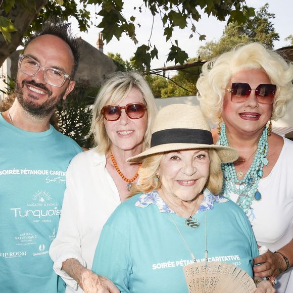 Jarry (parrain de cette édition), Chantal Ladesou, Nicoletta, Zize lors de la 6ème édition du tournoi de pétanque caritative Turquoise place des lices au profit pour la deuxième année de l’association soleil d’enfance.
Saint-Tropez, le 10 août 2025.

© Jack Tribeca / Bestimage