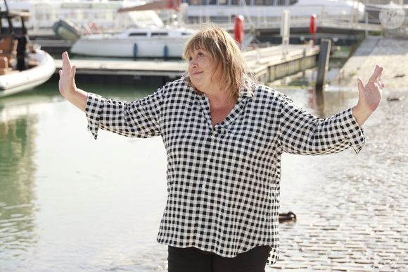 Dans "Télé-Loisirs" il explique :  "Michèle Bernier a été la première personne à qui j'en ai parlé. 

Michele Bernier de la série Parfum du Bonheur 
La 27e édition du Festival de la Fiction de La Rochelle, vendredi 19 eptembre 2025. © Christophe Aubert via Bestimage
