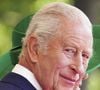 Ces discussions informelles ont permis, selon une source qui s’est confiée à "The Mail Sunday", d’ouvrir un "canal de communication pour la première fois depuis des années".
Le roi Charles III et la reine Camilla attendent l'arrivée du président français Emmanuel Macron et de son épouse Brigitte Macron à Datchet Road, à Windsor, dans le Berkshire, lors de la première journée de la visite d'État du président français au Royaume-Uni, le 8 juillet 2025. Photo : Alberto Pezzali/PA Wire/ABACAPRESS.COM