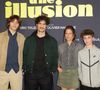 "Juste une illusion" nous plonge dans la nostalgie des années 80. On y suit Vincent, un ado de 13 ans coincé entre des parents en conflit et ses premiers émois amoureux.

Alexis Rosenstiehl, Louis Garrel, Camille Cottin et Simon Boublil - Première du film "Juste une illusion" au cinéma Le Grand Rex à Paris. 

© Coadic Guirec/Bestimage