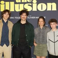 Dans Juste une illusion, l’enfant de Camille Cottin et Louis Garrel est en réalité le fils d’une célèbre personnalité