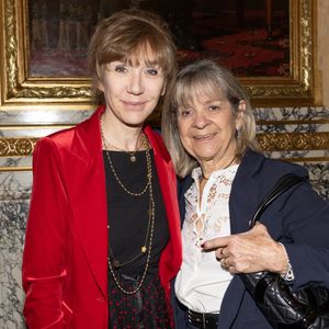 Exclusif -  Virginie Lemoine et Nicole Gerra - Laurent Gerra reçoit la légion d’honneur de la part du grand chancelier F. Lecointre en présence de la première dame, B. Macron au Palais de la Légion d'honneur à Paris le 29 septembre 2025. © Cyril Moreau/Bestimage