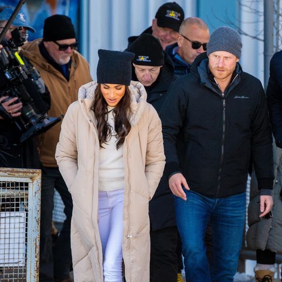Le prince Harry, duc de Sussex et Meghan Markle, duchesse de Sussex, en visite au camp d'entrainement des athlètes des Invictus Games 2024 à Whistler en Colombie Britannique, le 14 février 2024. (Backgrid USA / Bestimage).
