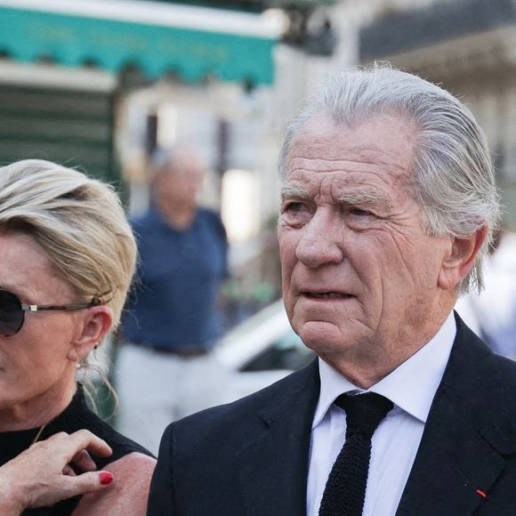Sophie Davant et William Leymergie assistent aux obsèques de Philippe Labro à l'église Saint Germain des Prés à Paris, France, le 13 juin 2025. Philippe Labro, journaliste, auteur, réalisateur et compositeur prolifique, est décédé à l'âge de 88 ans des suites d'un cancer le 4 juin. Photo by Nasser Berzane/ABACAPRESS.COM