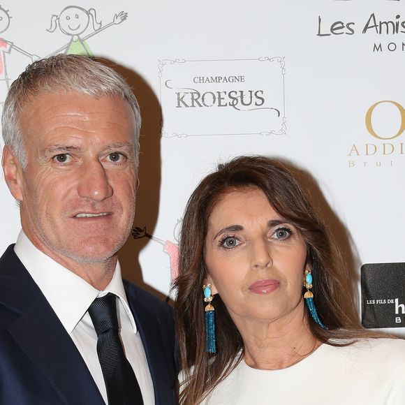 Claude Deschamps partage la vie du sélectionneur des Bleus depuis leur rencontre, alors qu'ils n'avaient que 17 ans.

Didier Deschamps et sa femme Claude lors de la soirée de fin d'année de l'association monégasque "Les Enfants du Liban" dont il est le parrain au Bay Hotel à Monaco.

© Jean-Charles Vinaj/PRM/Bestimage