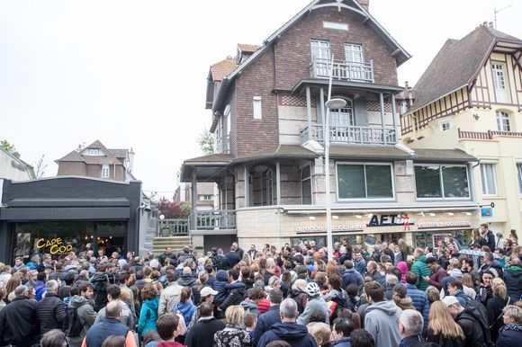 Brigitte Macron (Trogneux) reçoit sa fille Tiphaine, son gendre Antoine et leurs enfants Aurèle et Elise, pour l'anniversaire de cette dernière, à son domicile au Touquet. Le 6 mai 2017
© Cyril Moreau / Bestimage