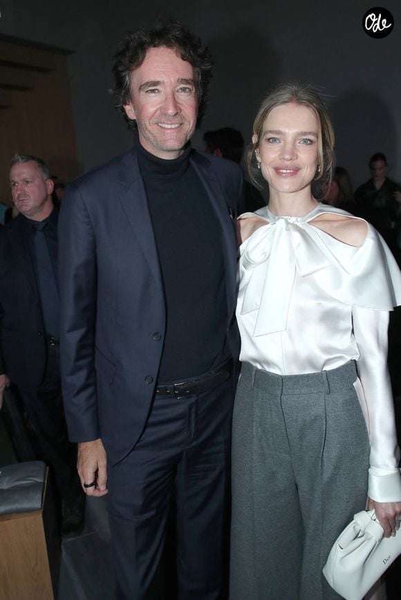 Antoine Arnault et sa femme Natalia Vodianova au Front Row du défilé Christian Dior Collection Femme Prêt-à-Porter Printemps/Eté 2026 lors de la Fashion Week de Paris (PFW), dans le Jardin des Tuileries, à Paris, France, le 1er octobre 2025. © Bertrand Rindoff/Bestimage