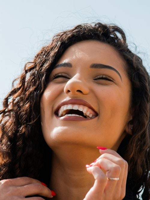 Comment blanchir ses dents à la maison ? Un spécialiste répond enfin