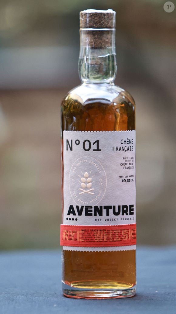 La gamme propose des whiskies élaborés à base de seigle par la Bordeaux Distilling Company.

Exclusif - Jean Dujardin lance avec ses amis son premier whisky, "Aventure" distillé à Bordeaux, au bar du restaurant Lapérouse à Paris le 9 octobre 2025.

© Coadic Guirec / Bestimage