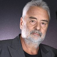 Combien coûte un repas dans le restaurant de Luc Besson situé dans la 3e rue la plus chère de Paris ?