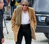 avant d'avoir quelques mots sur son papa : "Après c’est mon père Jacques Dutronc qui est venu la rejoindre dans la belle maison de ma maman. Et lui habite toujours là maintenant, ça fait 30 ans".

Jacques Dutronc et son fils Thomas Dutronc - Arrivées aux obsèques de l'auteure-compositrice-interprète et actrice française Françoise Hardy au crématorium du cimetière du Père-Lachaise à Paris, France, le 20 juin 2024. © Jacovides-Moreau/Bestimage