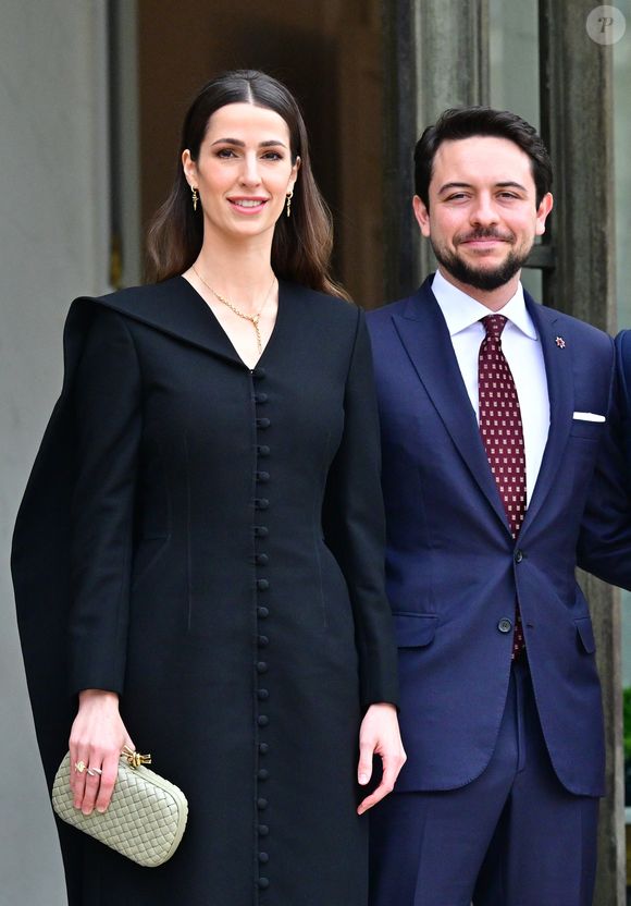 Le président français Emmanuel Macron et Brigitte Macron reçoivent son Altesse Royale le prince héritier du royaume de Jordanie, Hussein ben Abdallah, et sa femme, Son Altesse Royale la princesse Rajwa Al Hussein à l'Elysée, le 8 octobre 2025. Le futur couple royal de Jordanie effectue sa première visite officielle en France, dans le cadre d'une tournée européenne.
© Christian Liewig / Bestimage