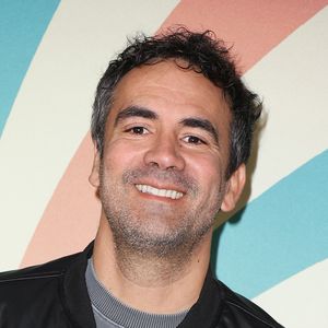 Face aux journalistes du "JDD", l’humoriste de 50 ans raconte qu’il y a vingt ans, au moment de son premier show Théatrouille, il "logeait quasiment au théâtre" et ne dormait "que quatre heures par nuit". 

Alex Goude à l'avant-première du film "Wonka" à l'UGC Normandie à Paris le 1 decembre 2023. © Coadic Guirec/Bestimage