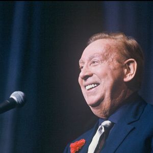 "À la demande de l’actuel propriétaire, le conseil municipal vient de donner son feu vert pour sa réhabilitation", a-t-on pris dans les colonnes du "Figaro". 

Archives - Charles Trenet sur scène en concert pour son jubilé