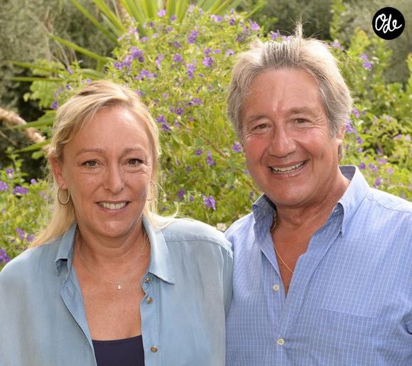 Patrick Sabatier a raconté sa rencontre avec sa femme Isabelle.
Exclusif - Patrick Sabatier et sa femme Isabelle © Rachid Bellak/ LMS/ Bestimage