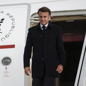 15 juin 2025, Calgary, Alb., CANADA : Le président français Emmanuel Macron arrive à Calgary, en Alberta, le dimanche 15 juin 2025, pour participer à la réunion des dirigeants du G7 qui se tient dans la communauté voisine de Kananaskis. (Crédit image : © Jeff Mcintosh/The Canadian Press via ZUMA Press)