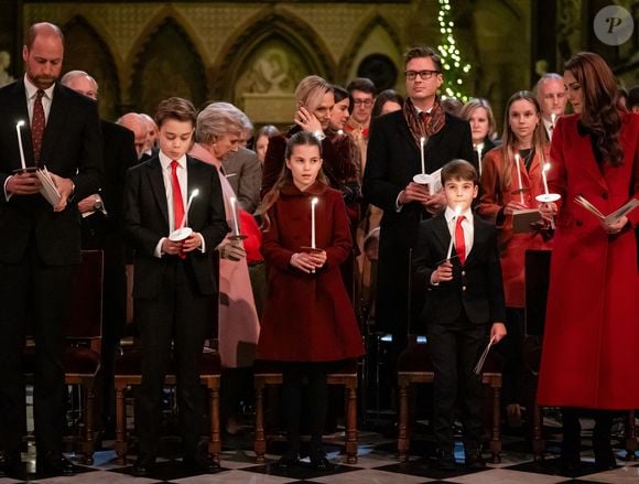 Le prince William, prince de Galles, le prince George de Galles, la princesse Charlotte de Galles, le prince Louis de Galles et Catherine (Kate) Middleton, princesse de Galles - La famille royale d'Angleterre assiste à la messe "Together At Christmas Carol" à l'abbaye de Westminster à Londres, Royaume-Uni le 6 Décembre, 2024