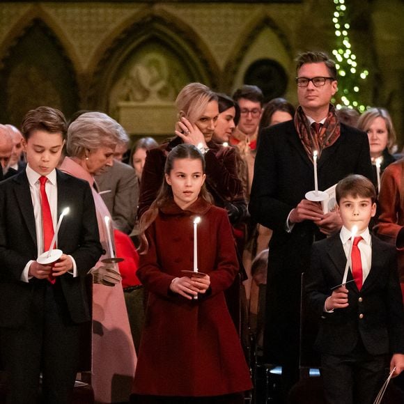 Le prince William, prince de Galles, le prince George de Galles, la princesse Charlotte de Galles, le prince Louis de Galles et Catherine (Kate) Middleton, princesse de Galles - La famille royale d'Angleterre assiste à la messe "Together At Christmas Carol" à l'abbaye de Westminster à Londres, Royaume-Uni le 6 Décembre, 2024