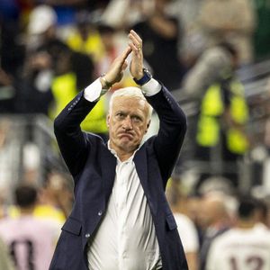 Il cultive justement son jardin secret sur la Côte d'Azur, loin des caméras et de la pression avec sa femme Claude, dans une ville où il possède une belle demeure. 

Didier Deschamps, Coach France Team joueurs de l'équipe de France affichent leur déception après leur défaite face à l'Espagne lors de la demi-finale de la Coupe du Monde de la FIFA 2026 au Mercedes-Benz Stadium d'Atlanta, en Géorgie (États-Unis), le 14 juillet 2026. - Match de demi-finale "France - Espagne (2-0)" lors de la Coupe du Monde FIFA 2026 (FIFA World Cup 2026), le 14 juillet 2026.