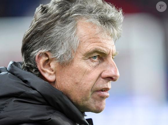 Christian Gourcuff (entraîneur de Rennes) - Karine Ferri encourage son compagnon Yoann Gourcuff lors du match Psg-Rennes au Parc des Princes à Paris le 6 novembre 2016.  (victoire 4-0 du Psg)  © Pierre Perusseau/Bestimage